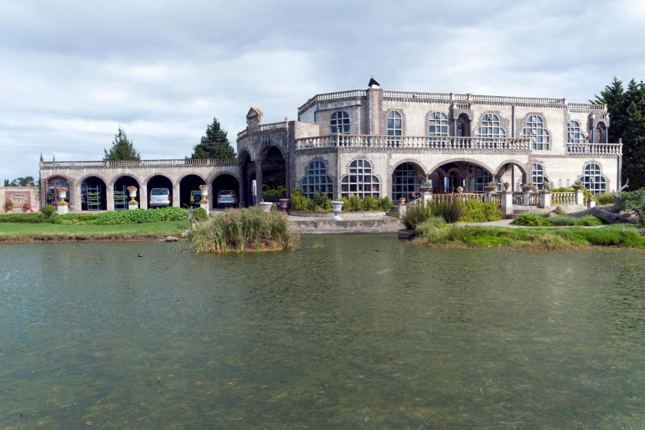 Bygracealone Manor Hotel Outeniekwa Eksteriør billede
