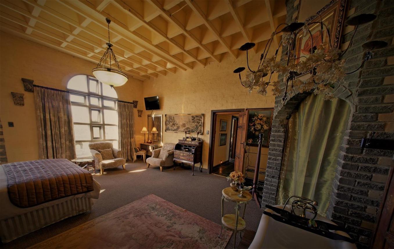 Bygracealone Manor Hotel Outeniekwa Eksteriør billede