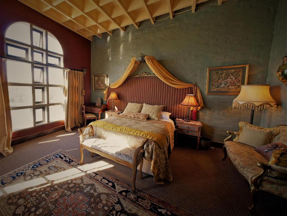 Bygracealone Manor Hotel Outeniekwa Eksteriør billede